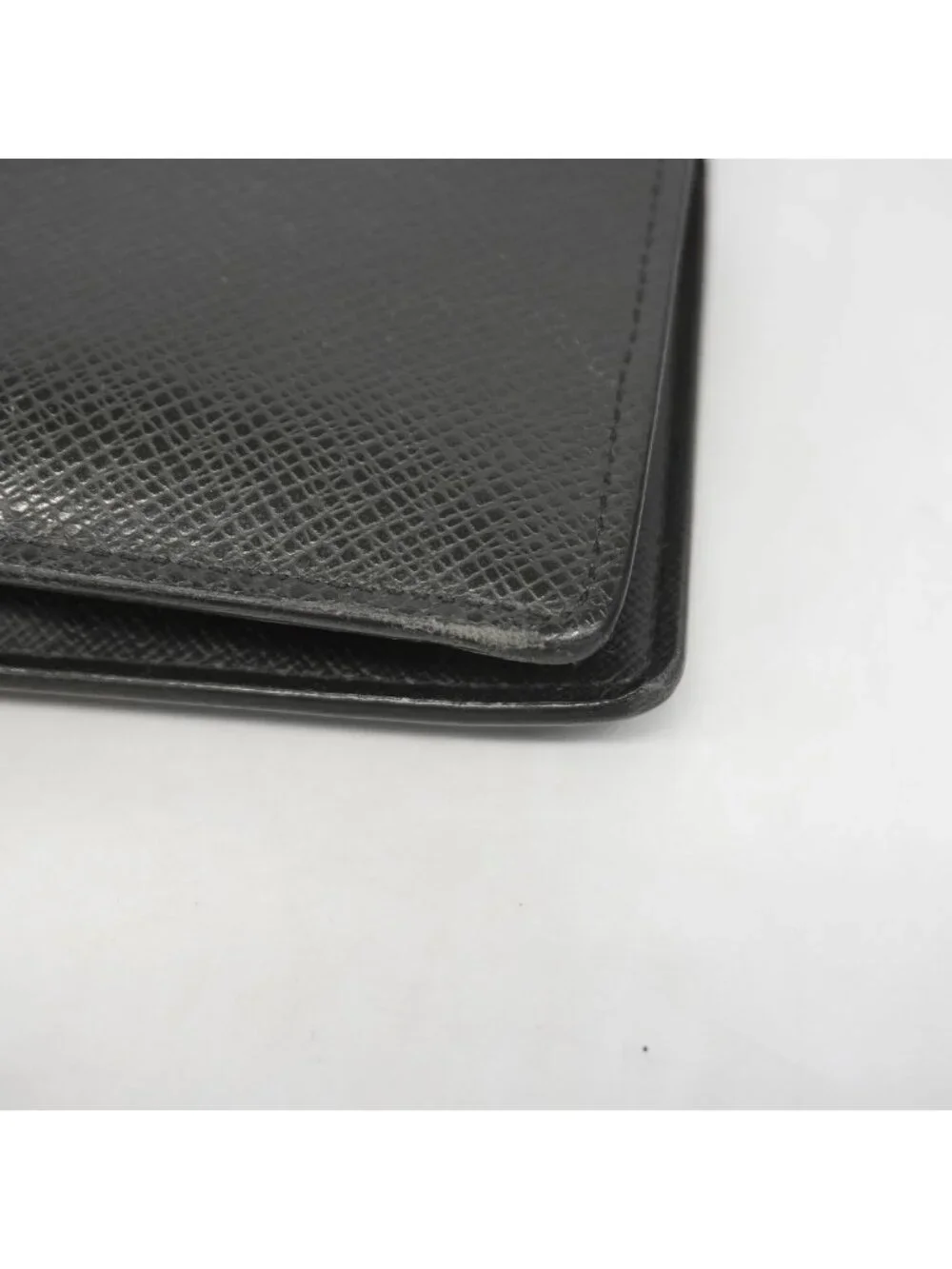 Louis Vuitton Wallet Taiga Portefeuille Brazza Noir